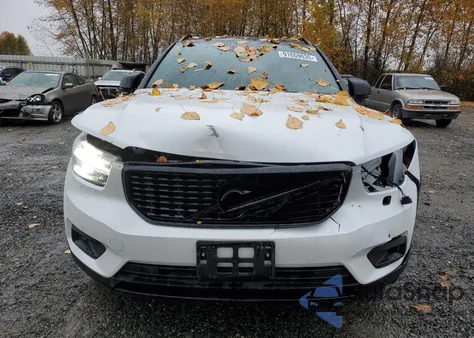 2022 Volvo Xc40 T5 R-Design z USA, uszkodzony, nr VIN YV4162UM4N2700415